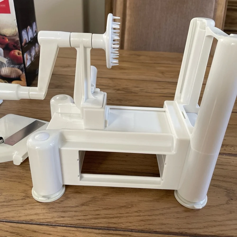 Spiral Vegetable Slicer Cutter Shreds by Paderno World cuisine